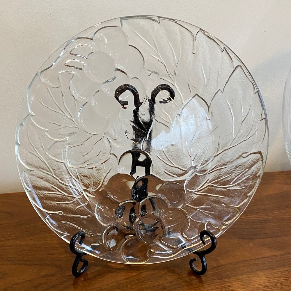 KIG vintage 4 clear glass embossed dinner plates grape and leaf design 10.5”